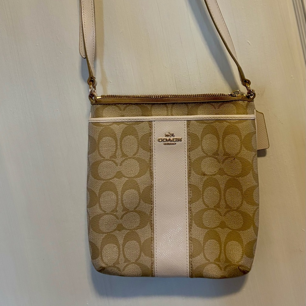 Coach - Picture 2 of 8